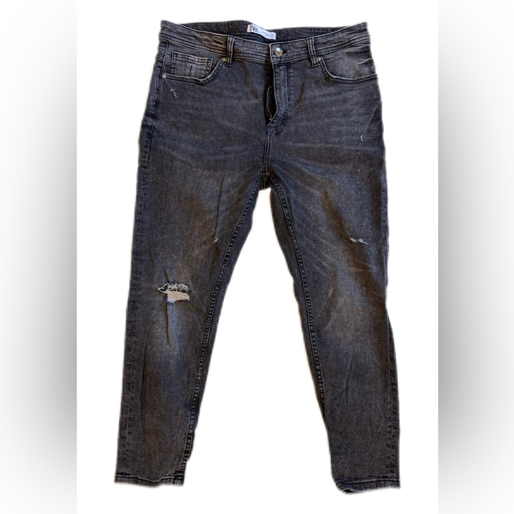 Zara Men’s stretchy Ripped Black Denim Jeans. Size 34